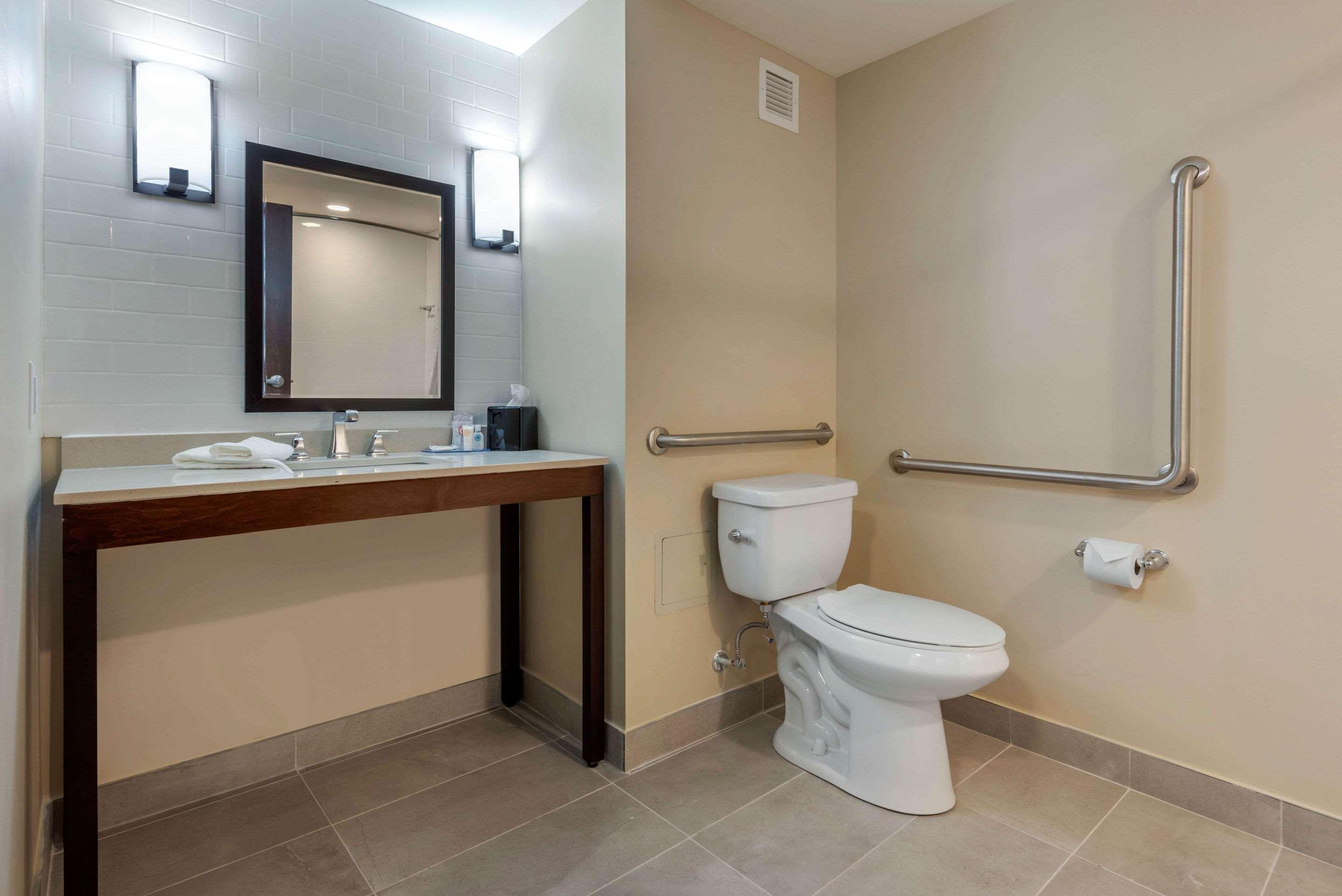 Comfort Inn & Suites Greater Napanee Exteriör bild