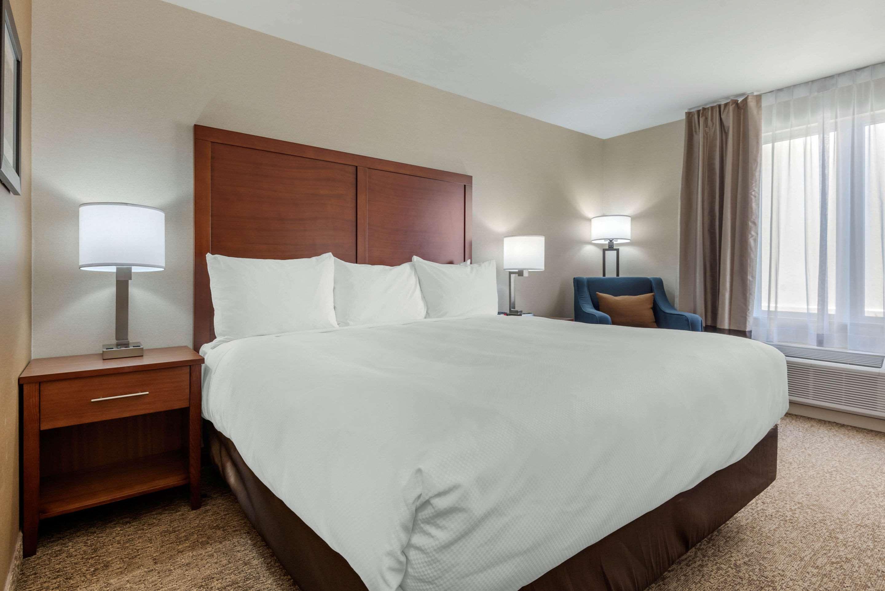 Comfort Inn & Suites Greater Napanee Exteriör bild