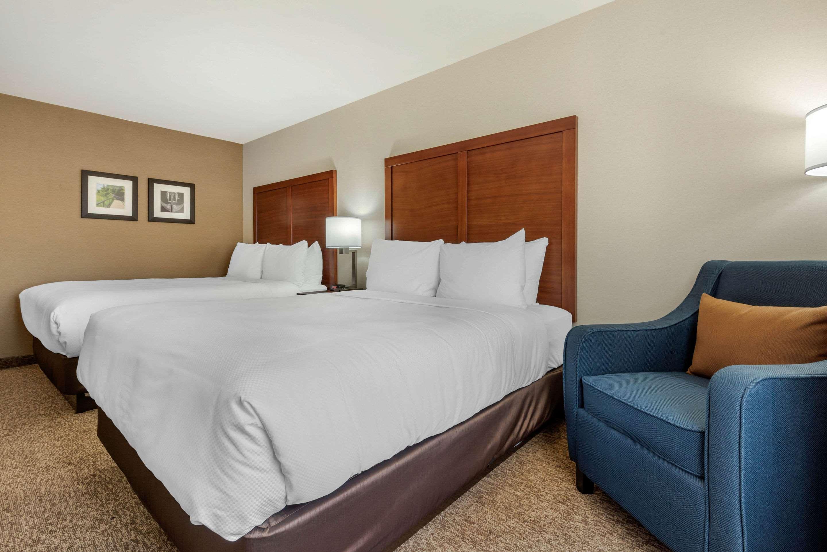 Comfort Inn & Suites Greater Napanee Exteriör bild