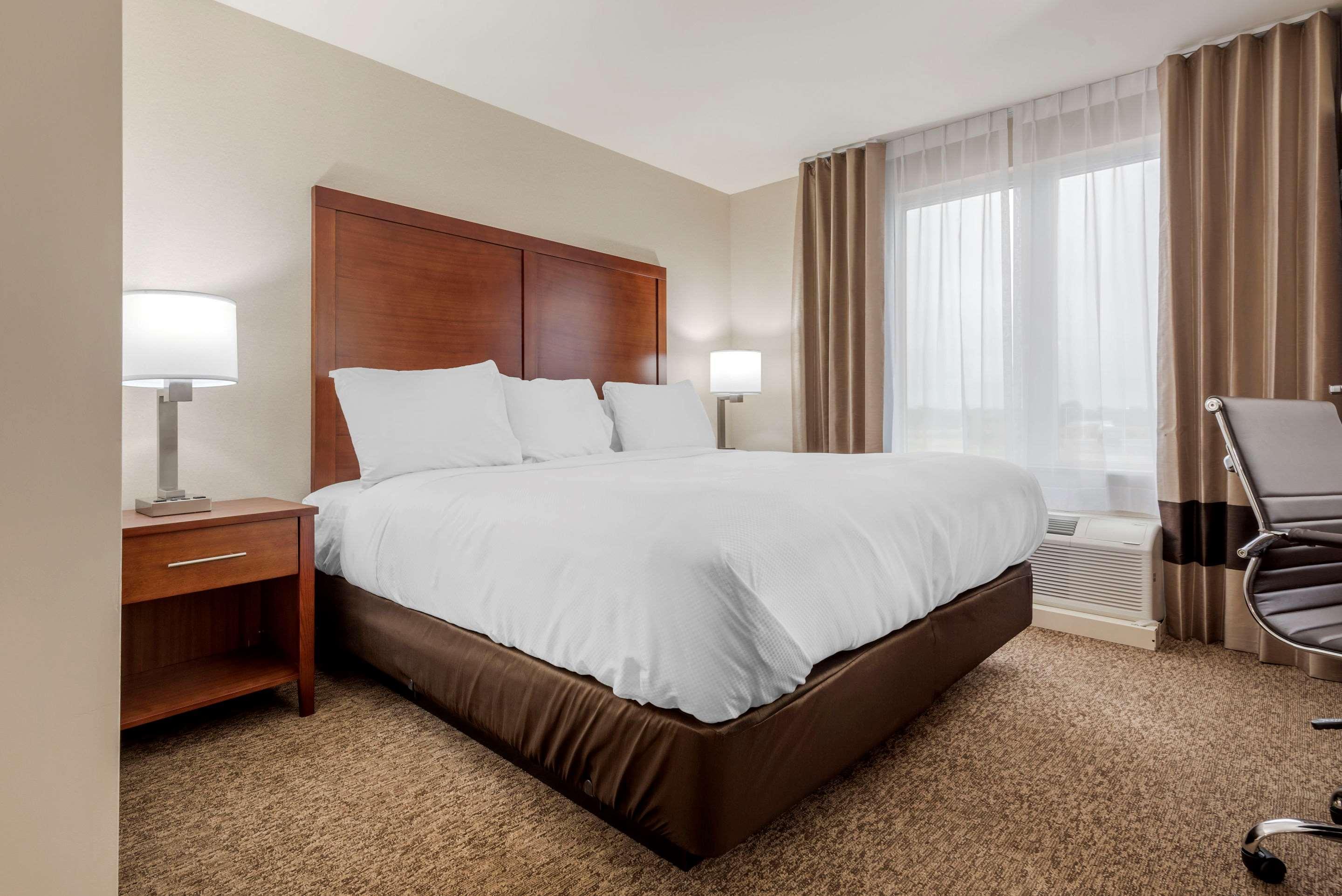 Comfort Inn & Suites Greater Napanee Exteriör bild