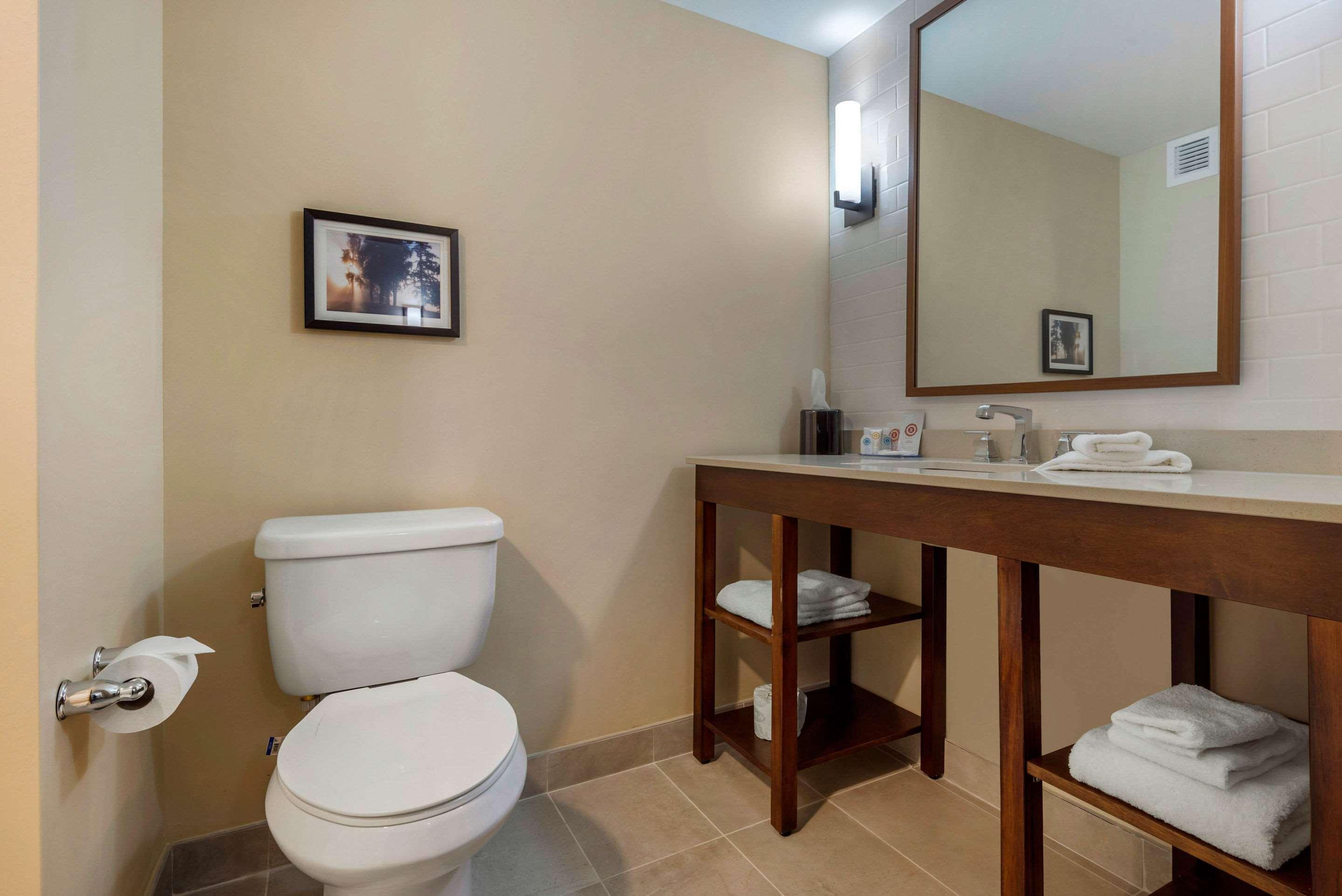 Comfort Inn & Suites Greater Napanee Exteriör bild