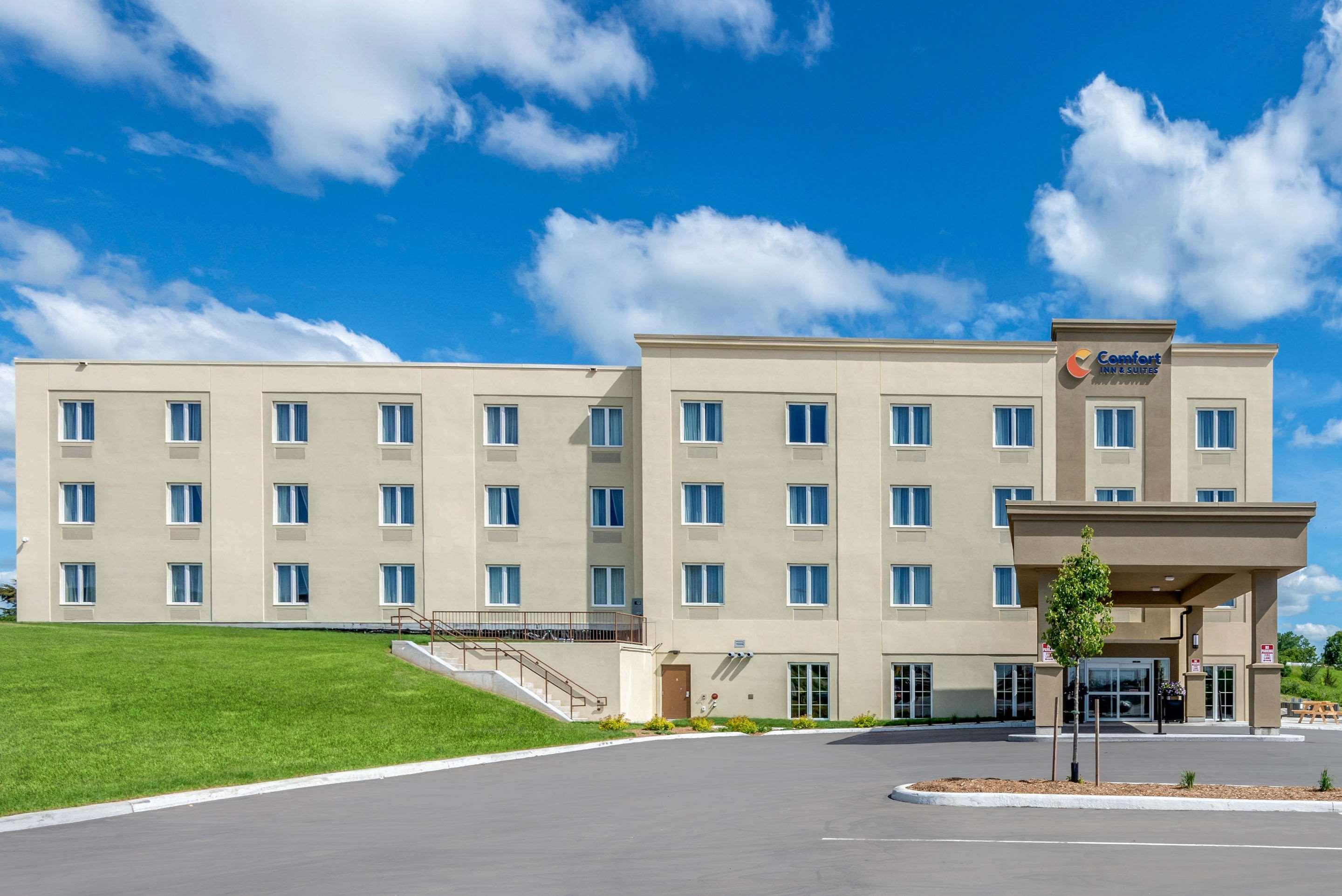 Comfort Inn & Suites Greater Napanee Exteriör bild