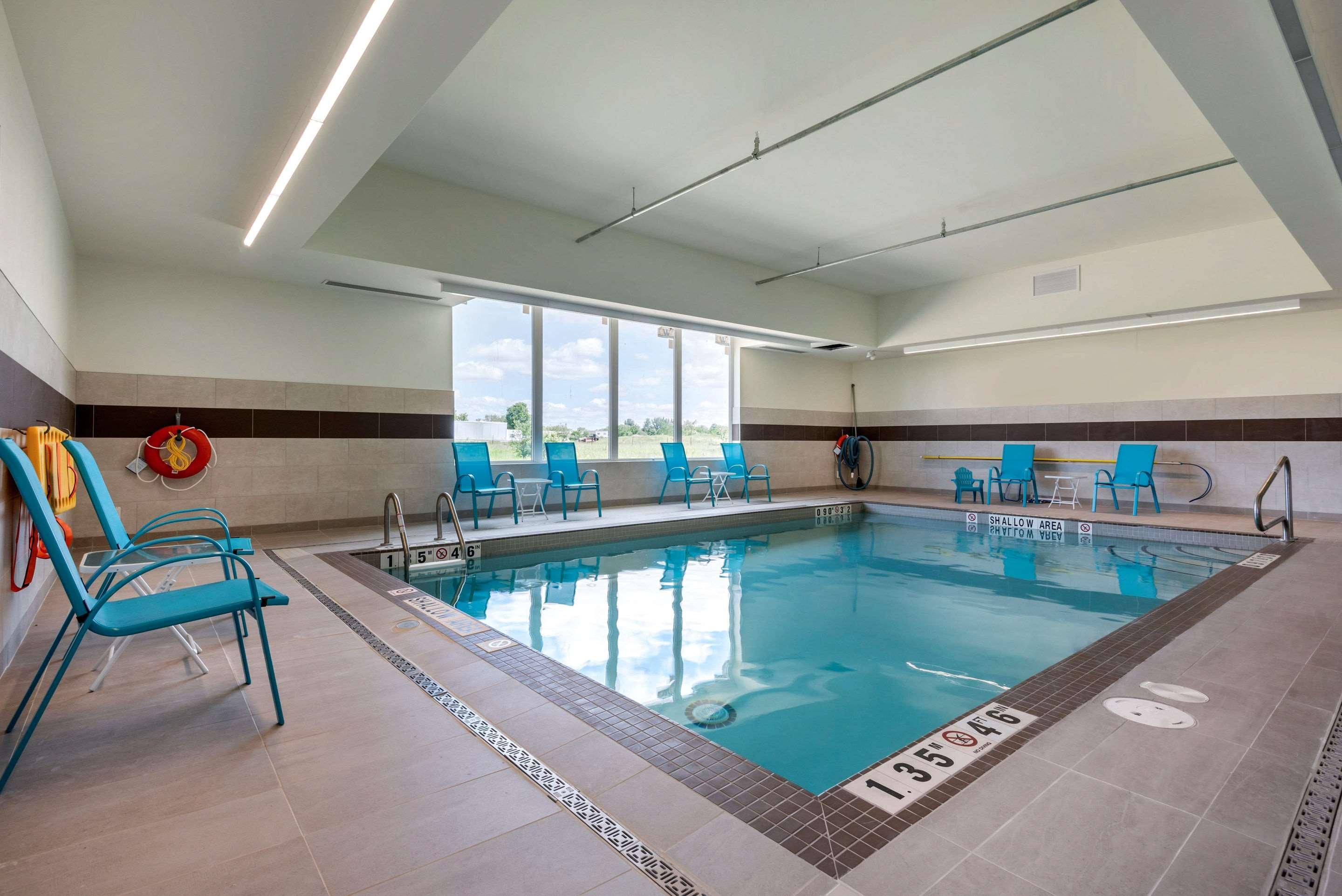 Comfort Inn & Suites Greater Napanee Exteriör bild