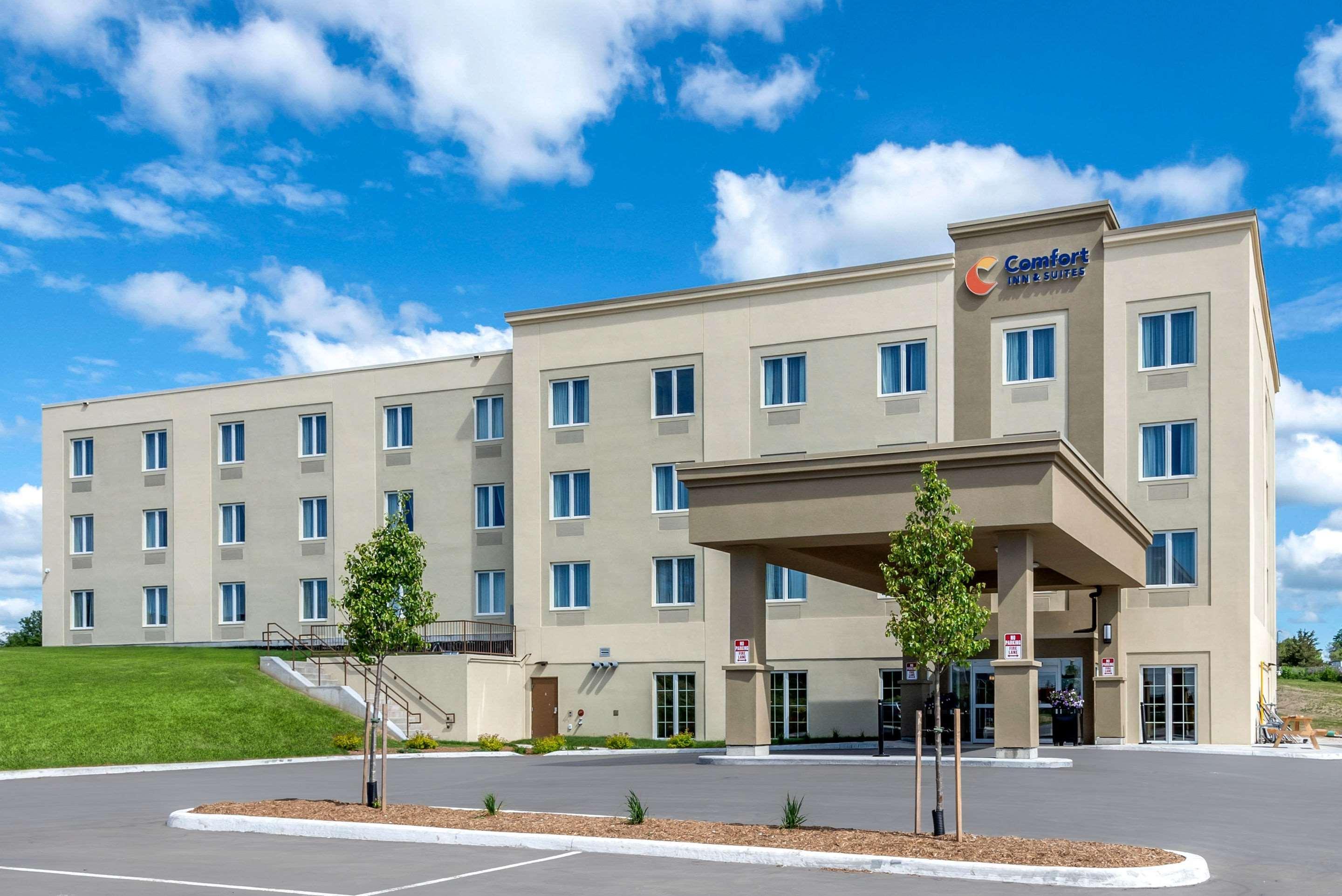 Comfort Inn & Suites Greater Napanee Exteriör bild