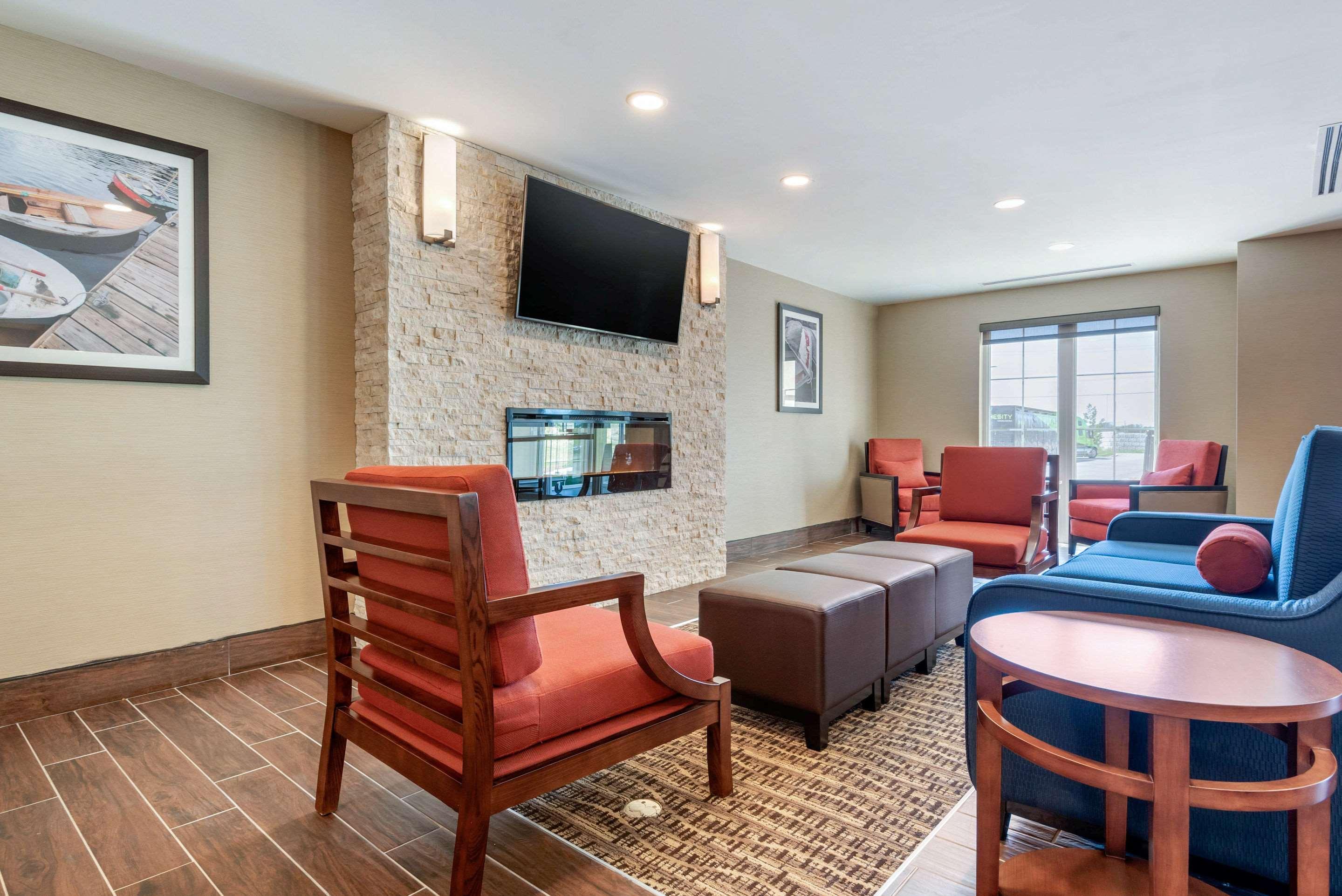 Comfort Inn & Suites Greater Napanee Exteriör bild