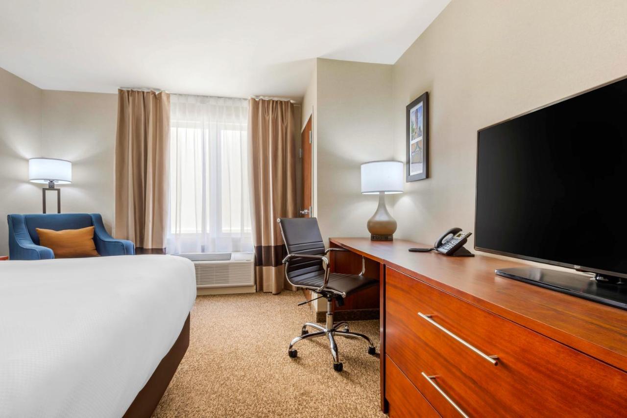 Comfort Inn & Suites Greater Napanee Exteriör bild