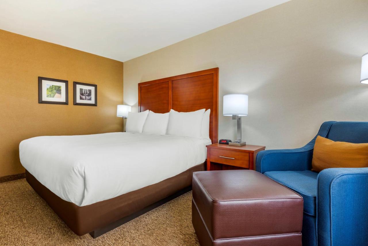 Comfort Inn & Suites Greater Napanee Exteriör bild